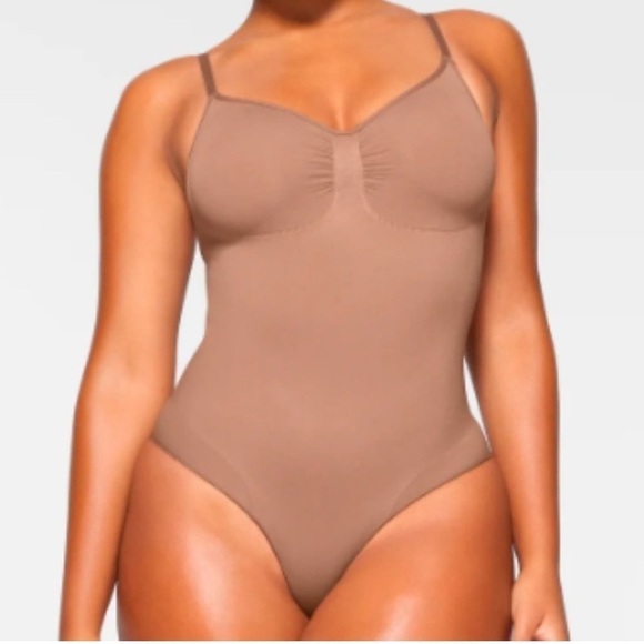 1154 NWOT ~ SKIMS Brief Bodysuit Small - Picture 1 of 5